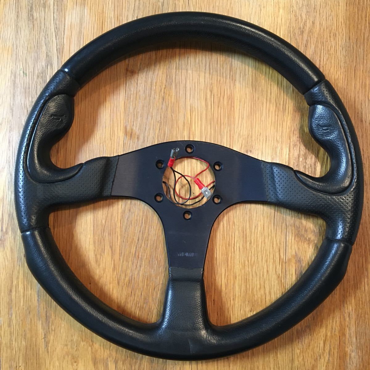 MOMO PILOTA モモ ピロータ レザー ステアリング ハンドル φ34 5 MOMO PILOTA モモ ピロータ レザー ステアリング ハンドル φ34 5