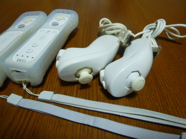 RSJN055【送料無料】Wii リモコン ジャケット 　ヌンチャク　2個セット　ホワイト　白（動作良好 クリーニング済)