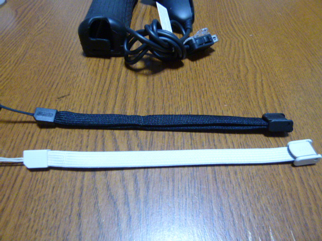 RSJN088【即日発送　送料無料】Wii リモコン　ジャケット ストラップ 　ヌンチャク　2個セット　ブラック　ホワイト（動作良好)白 黒