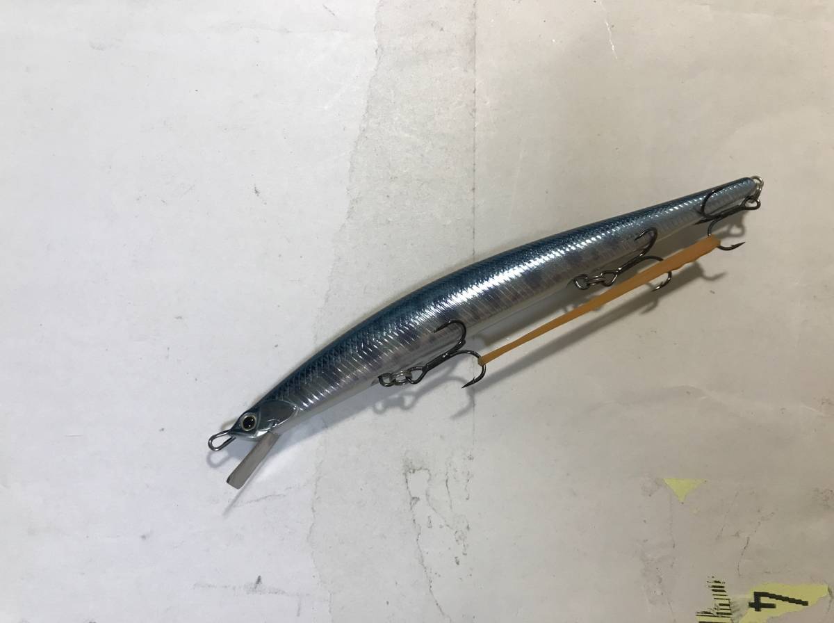 中古　DUO デュオ　グレースミノー　エレナ　130mm チタンリップ　サケ稚魚系カラー_画像1