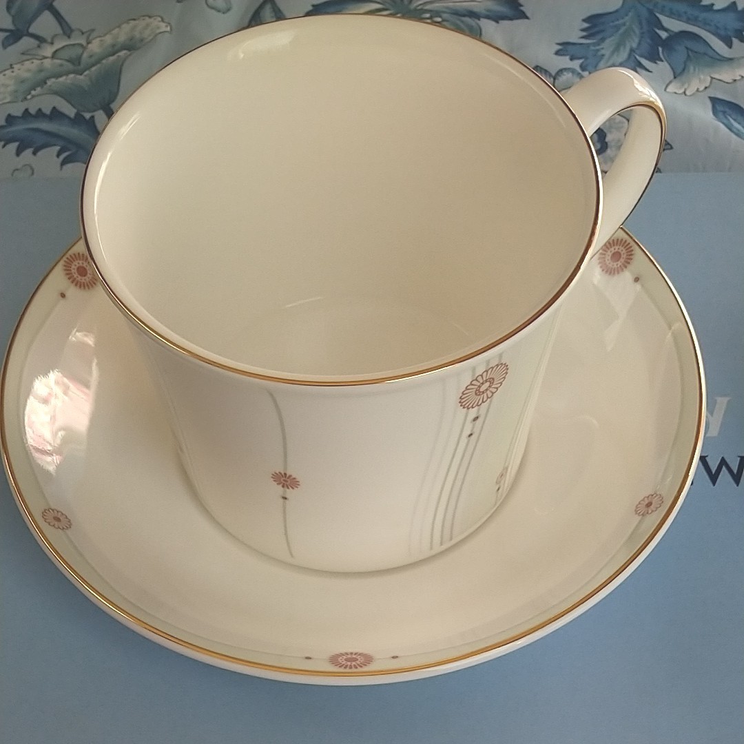 WEDGWOOD satin ペアカップ&ソーサー 箱付き レアシリーズ|PayPayフリマ
