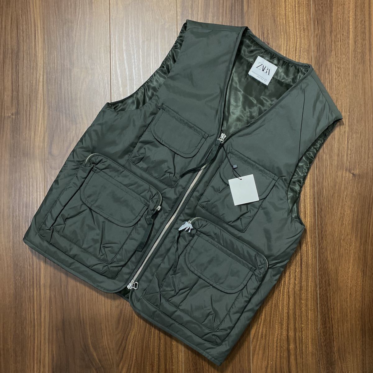 Yahoo!オークション - 新品 ZARA ノーカラーナイロンベスト Yahoo!オークション - 新品 ZARA ノーカラーナイロンベスト