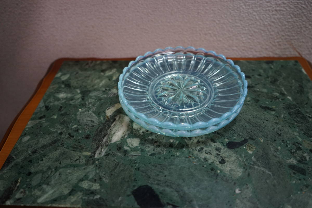 オパールガラス 大正 昭和 乳白 プレスガラス 水色 かき氷 アイスクリーム 硝子 氷コップ 皿 ペア2個_画像2