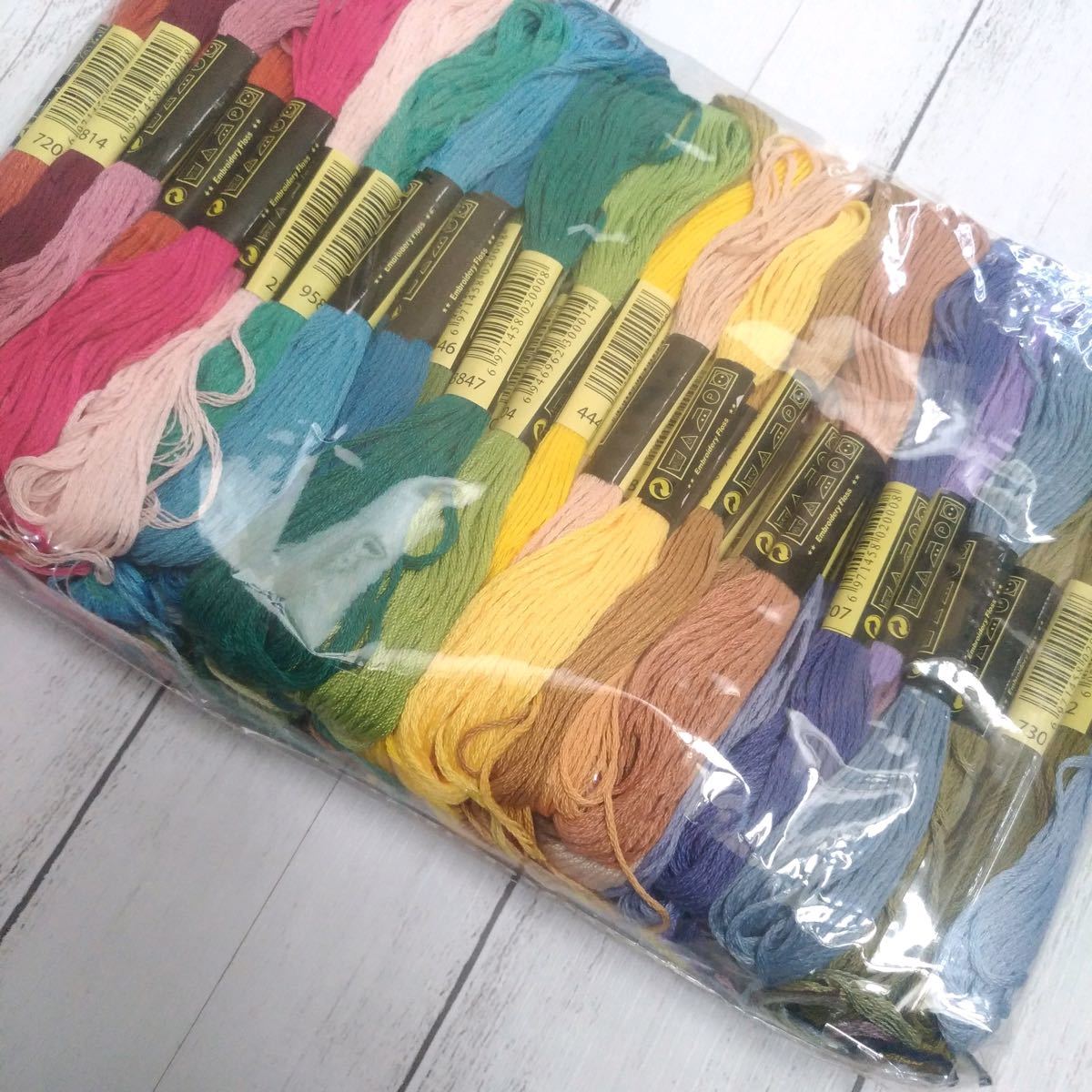 刺繍糸　糸　100色　ししゅう糸　パッチワーク　ハンドメイド　キット　手芸　
