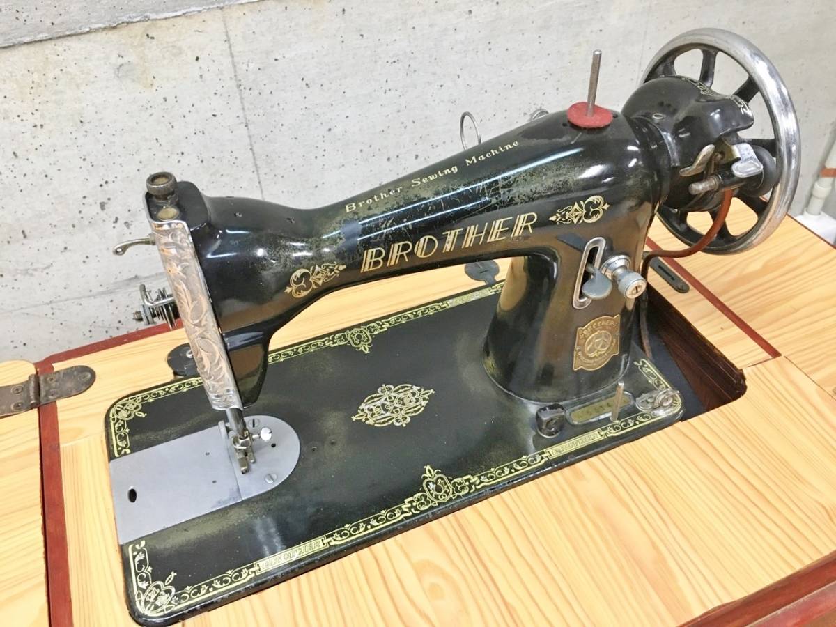  Junk BROTHER stepping sewing machine antique sewing machine Showa Retro retro Vintage iron legs stepping sewing machine furniture 
