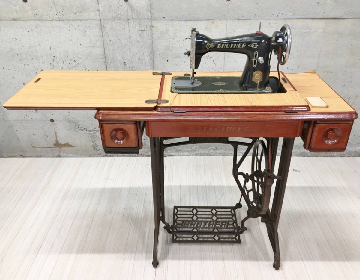  Junk BROTHER stepping sewing machine antique sewing machine Showa Retro retro Vintage iron legs stepping sewing machine furniture 