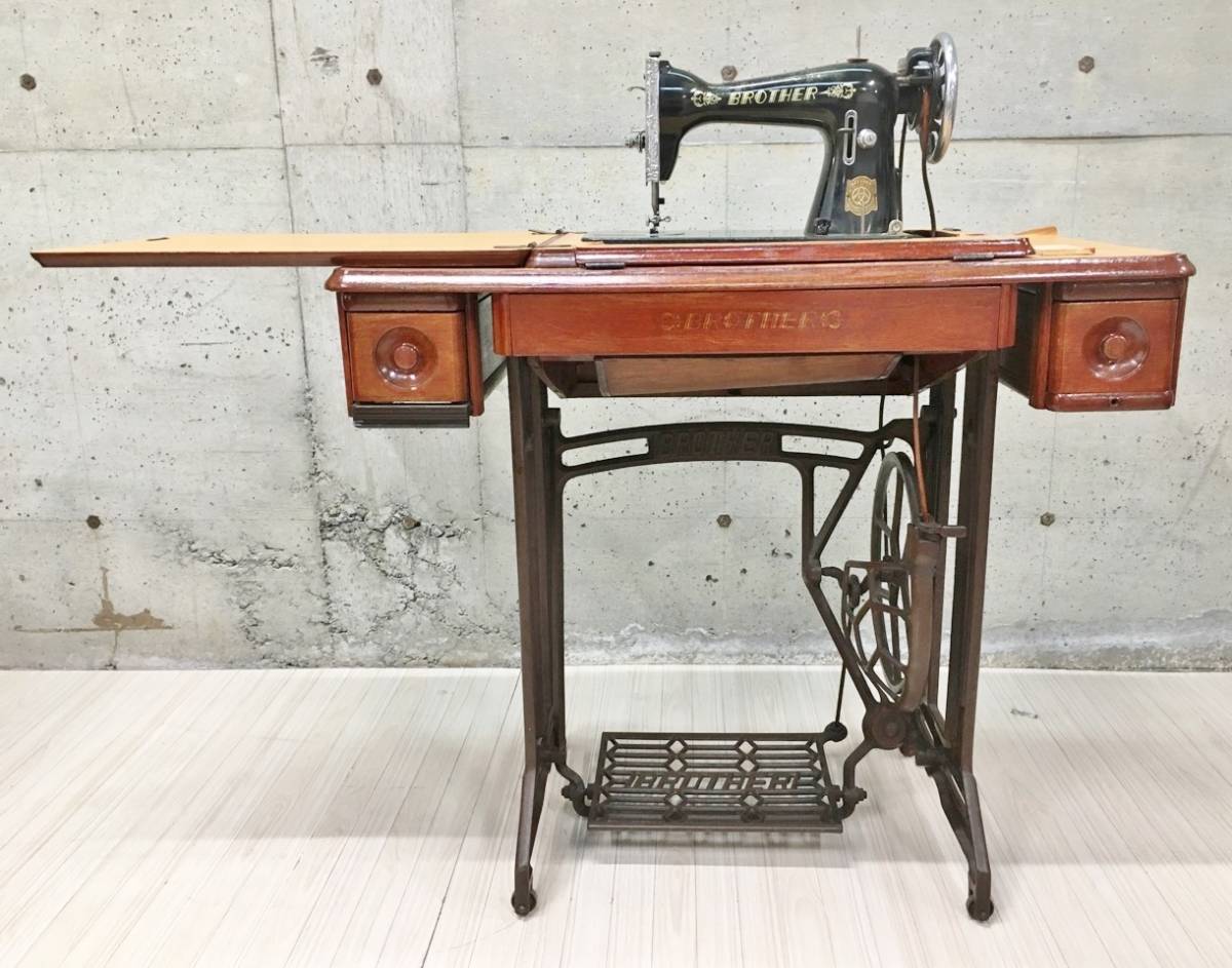  Junk BROTHER stepping sewing machine antique sewing machine Showa Retro retro Vintage iron legs stepping sewing machine furniture 