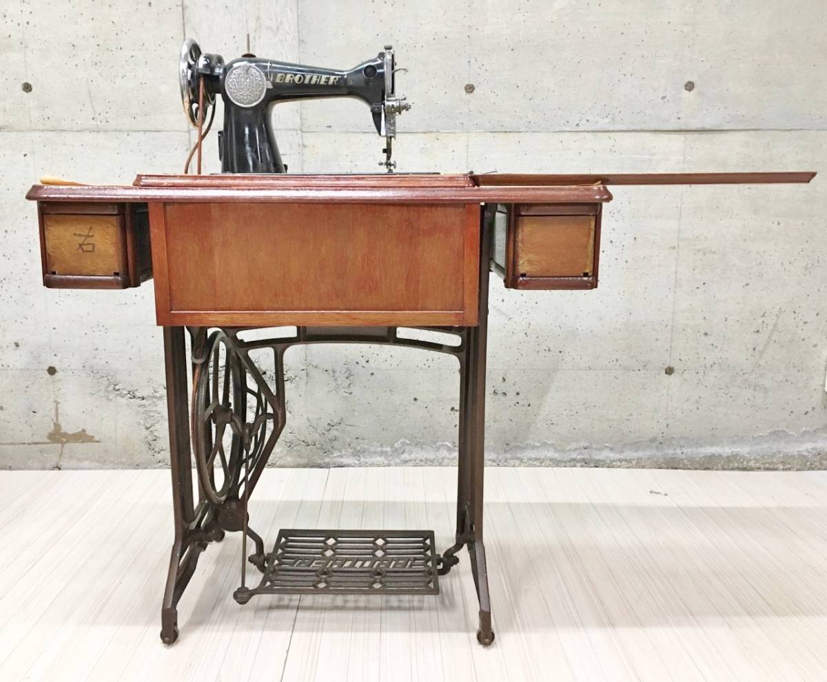  Junk BROTHER stepping sewing machine antique sewing machine Showa Retro retro Vintage iron legs stepping sewing machine furniture 