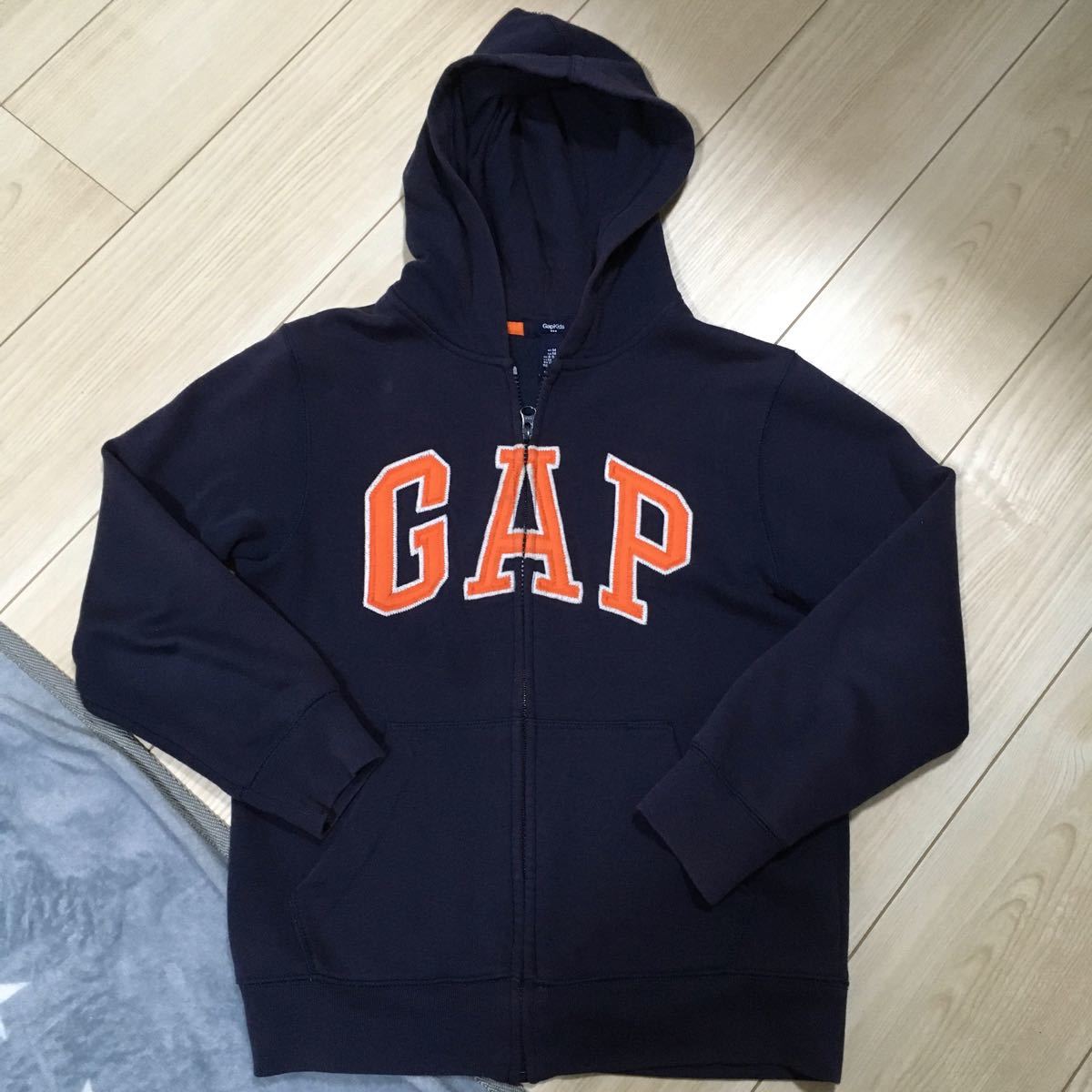 子供服　GAPジッパーパーカー紺色　130 GAP KIDS