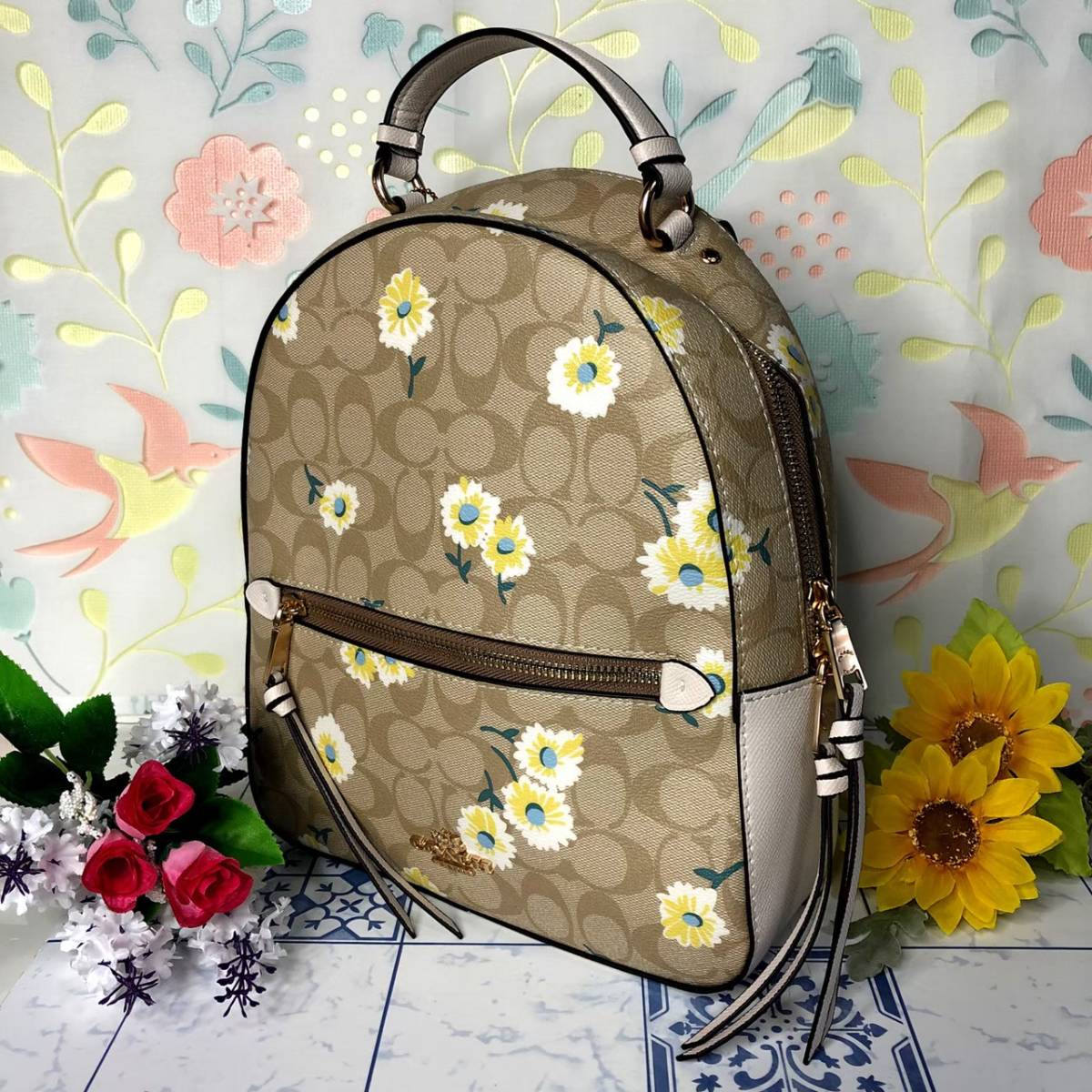上品なスタイル ✨新品・未使用✨COACH コーチ 花柄 フラワー リュック 上品なスタイル ✨新品・未使用✨COACH コーチ 花柄 フラワー リュック