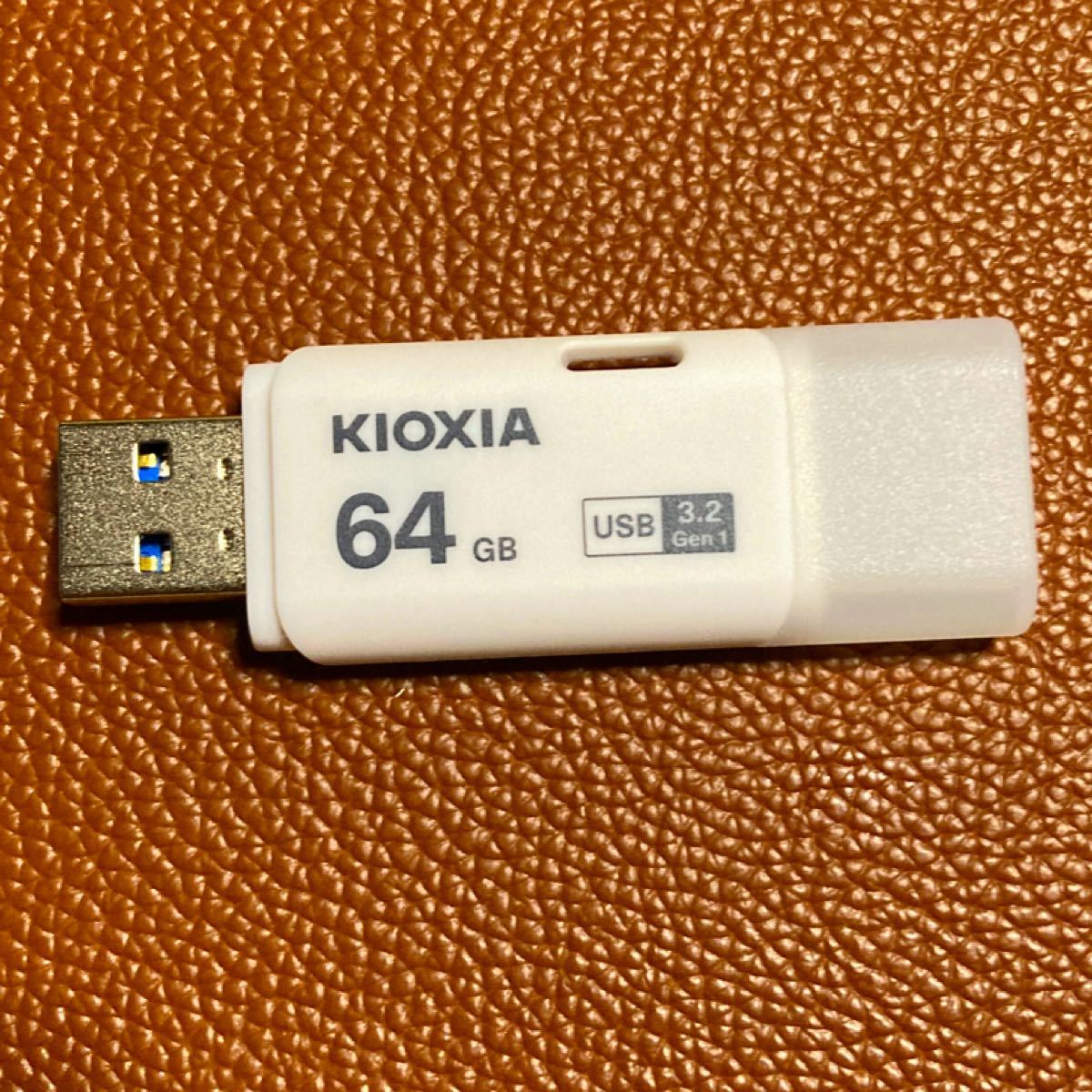 USBメモリ64GB Kioxia USB3.2 Gen1 日本製  海外パッケージ 秋の USBメモリ 東芝