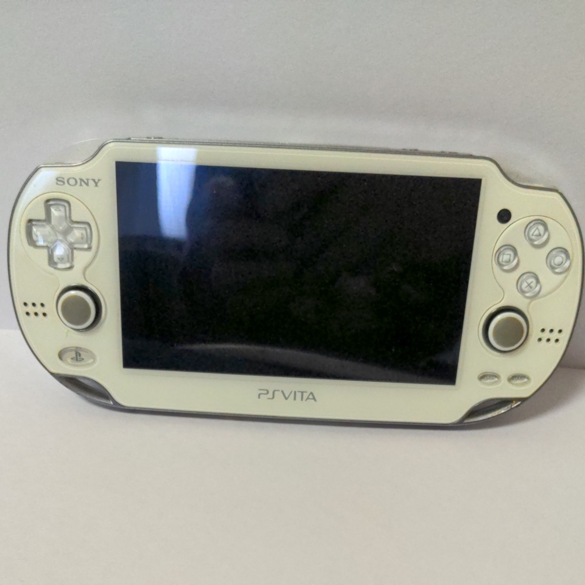 PlayStation Vita　 PCH-1100  ホワイト 