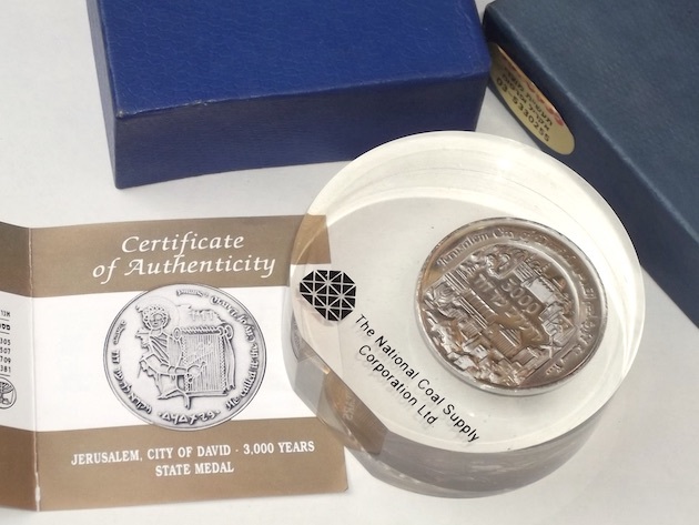 イスラエル 樹脂封入 メダル Jerusalem 3000th Anniversary コイン 置物 文鎮 エルサレム ダビデの町 記念品 ユダヤ教 石炭会社 ノベルティ_画像9