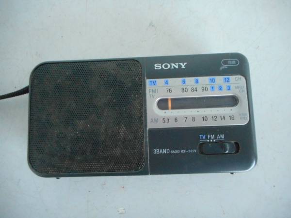 H5726　SONY ２バンド携帯ラジオ ICF-S65Ｖ_画像1