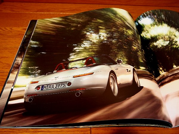 ☆★レア！ ’９９ＢＭＷ Ｚ８ 大判カタログ（美品）★☆_画像3