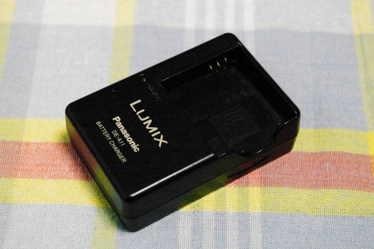 Panasonic LUMIX 本日限定 バッテリーチャージャー 充電器 DE-A11A 最大76％オフ ■i2