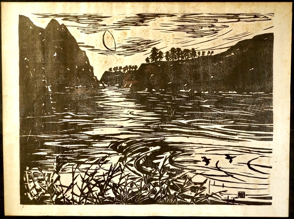 【返品交換不可】 日本のアンティーク　木版画　在銘品　風景画 幅72㎝　高さ54㎝　20号 遠近感を美しく表現した逸品　SHM 単色で水辺、木々、空の風景、 木版画
