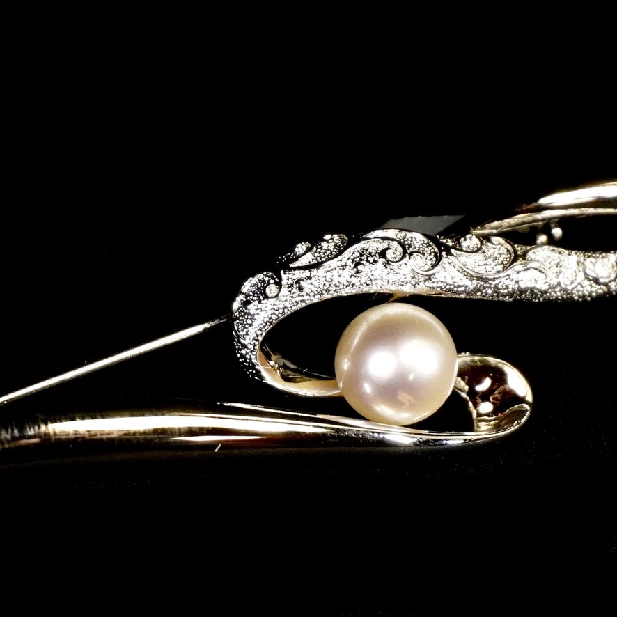 殿堂 田崎真珠 ブローチ シルバー・パール7.5mm 幅8㎝ SHM 銀の造形と