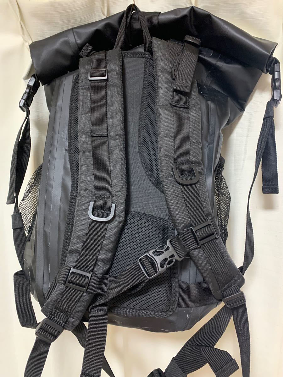 防水　メンズ　スポーツバッグ　アウトドアリュック　大容量40L ブラック
