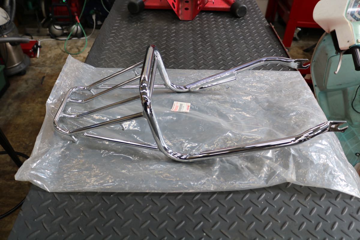 純正 新品 メーカー廃盤 GT750 リアキャリア ストック品 GT380 GT550 KH250 KH400 350SS 500SS 750SS_画像2