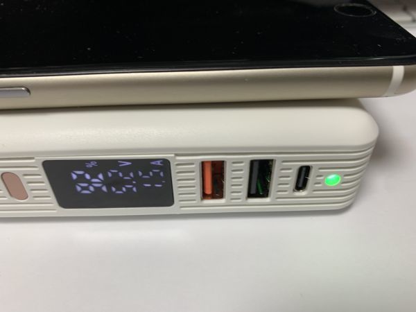AC充電機能付き 無線充電可 モバイルバッテリー 10000mAh 37W 急速充電可 PD3.0対応 QC3.0対応 Type-C 液晶表示 黒色_画像6