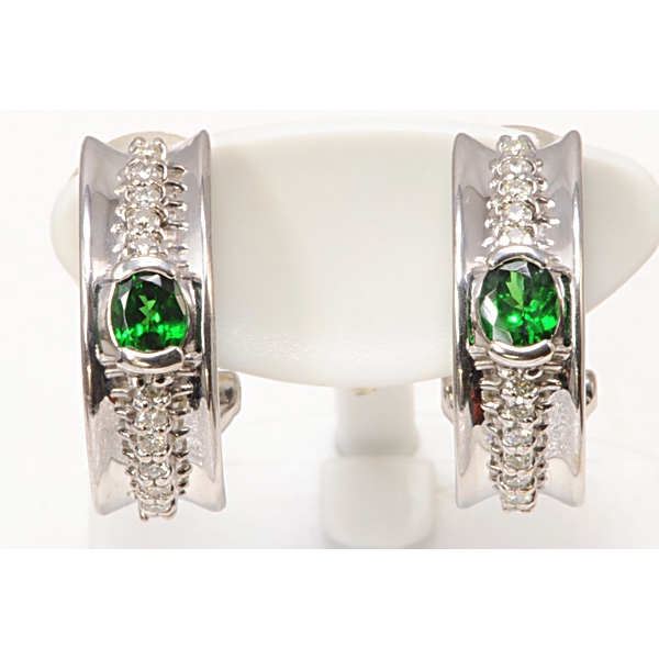 K18WGtsabo light diamond earrings [C278] 18 gold white gold used green Glo shula- garnet earrings . another ending 