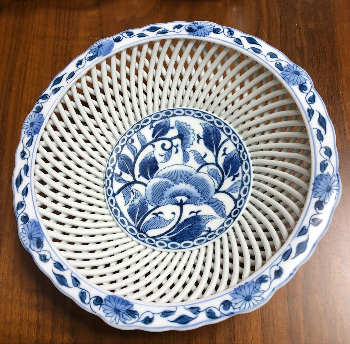有田焼 琴峰 菓子鉢 菓子器 陶器 網目 透かし 牡丹 染付 陶芸 有田焼 琴峰 菓子鉢 菓子器 陶器 網目 透かし 牡丹 染付 陶芸