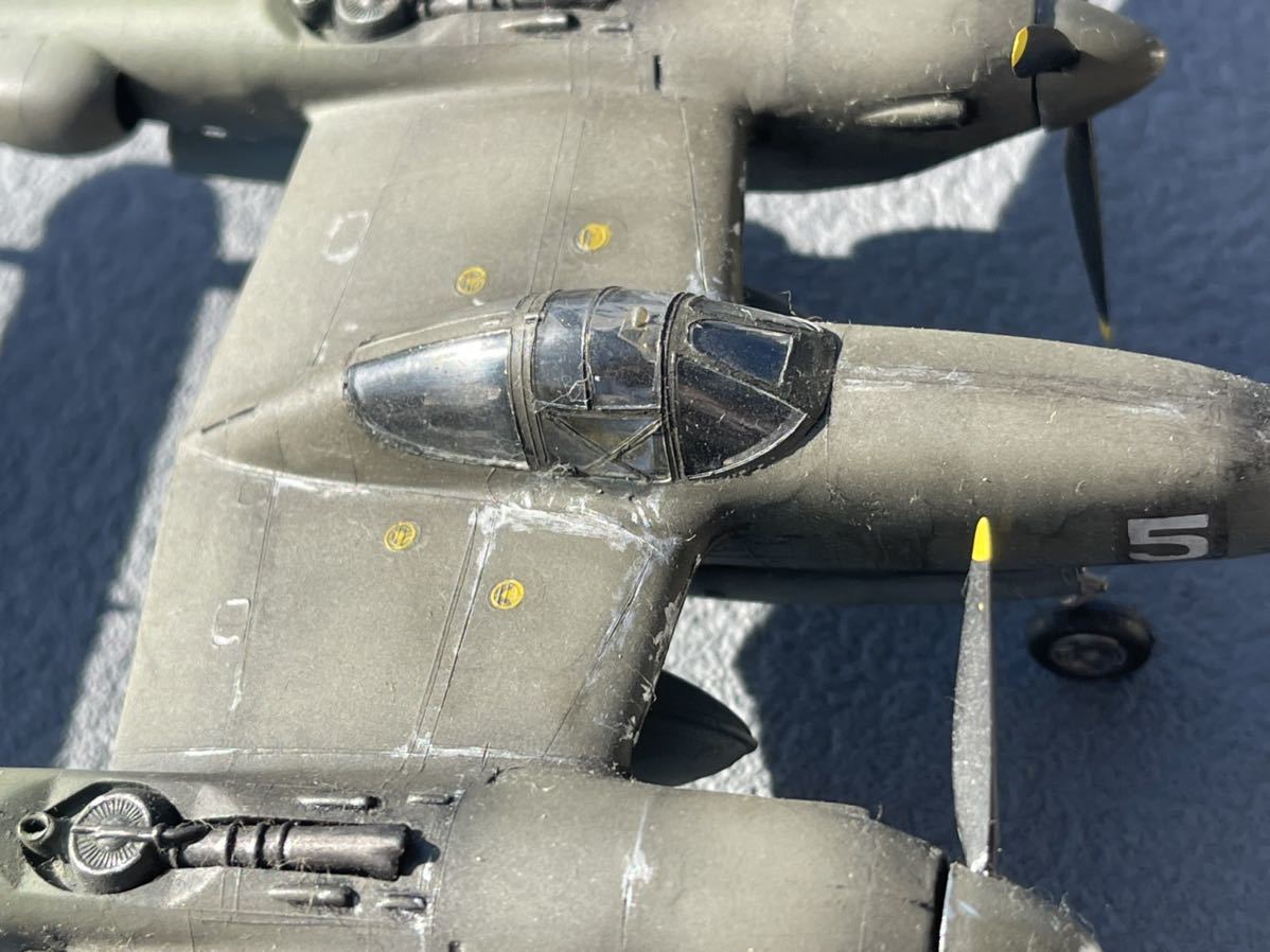 ハセガワ 1/72 アメリカ陸軍戦闘機 P-38 オリーブドラブ塗装機 完成品 筆塗ウェザリング済　雰囲気良好の作品です。_画像6