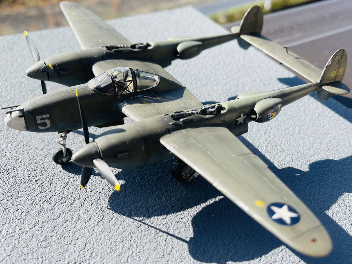ハセガワ 1/72 アメリカ陸軍戦闘機 P-38 オリーブドラブ塗装機 完成品 筆塗ウェザリング済　雰囲気良好の作品です。_画像1