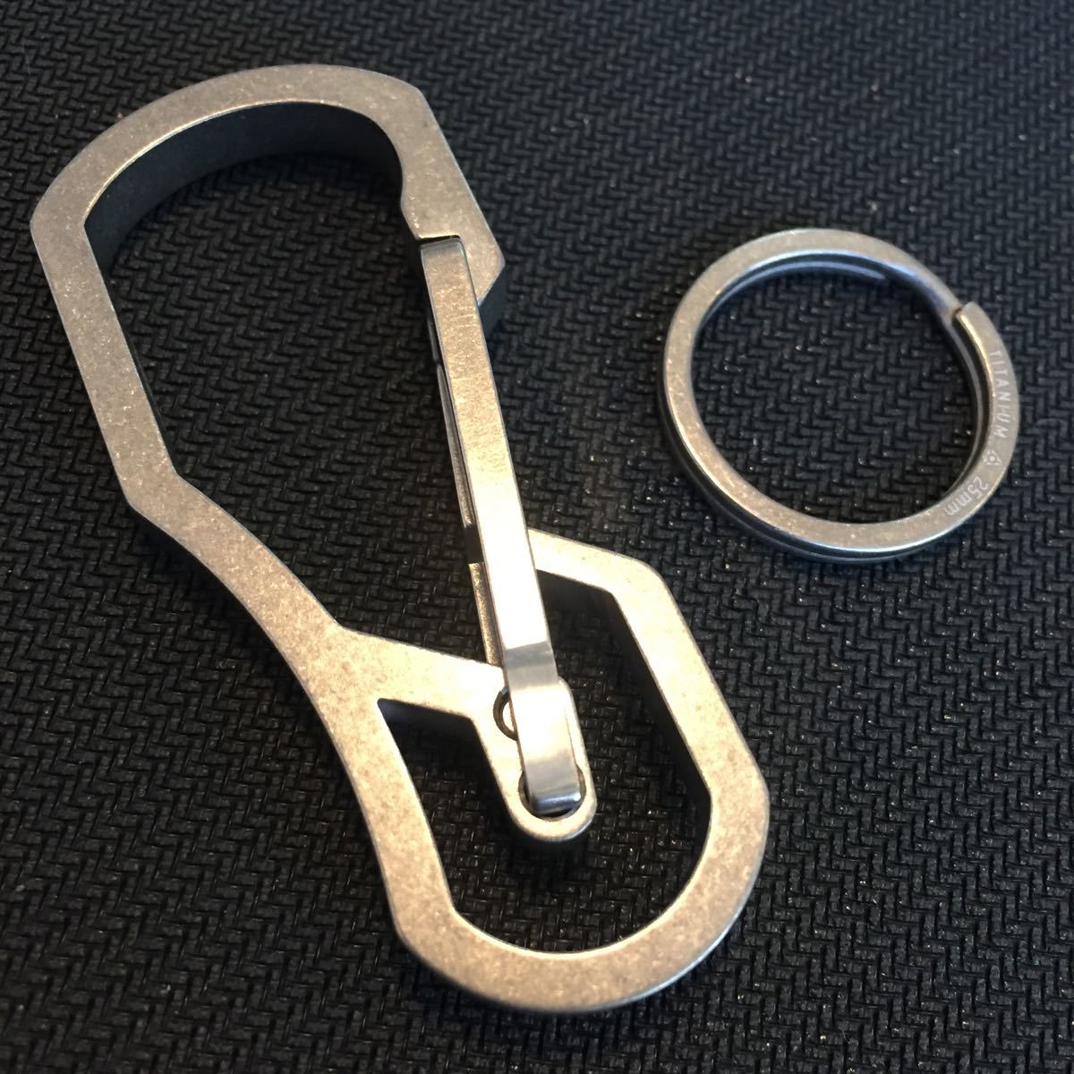 【送料無料/新品】 titanium Handgrey carabiner カラナビ チタニウム キーケース 【送料無料/新品】 titanium Handgrey carabiner カラナビ チタニウム キーケース