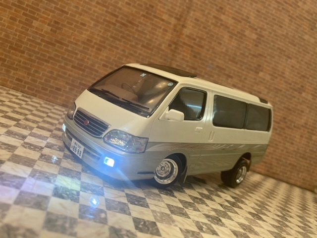 1|24 Toyota 100 series Hiace super custom limited hot rod final product 