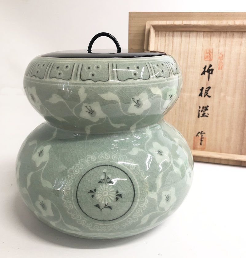 Yahoo!オークション - 海剛 柳根瀅 高麗青磁水指 人間文化財 Yahoo!オークション - 海剛 柳根瀅 高麗青磁水指 人間文化財