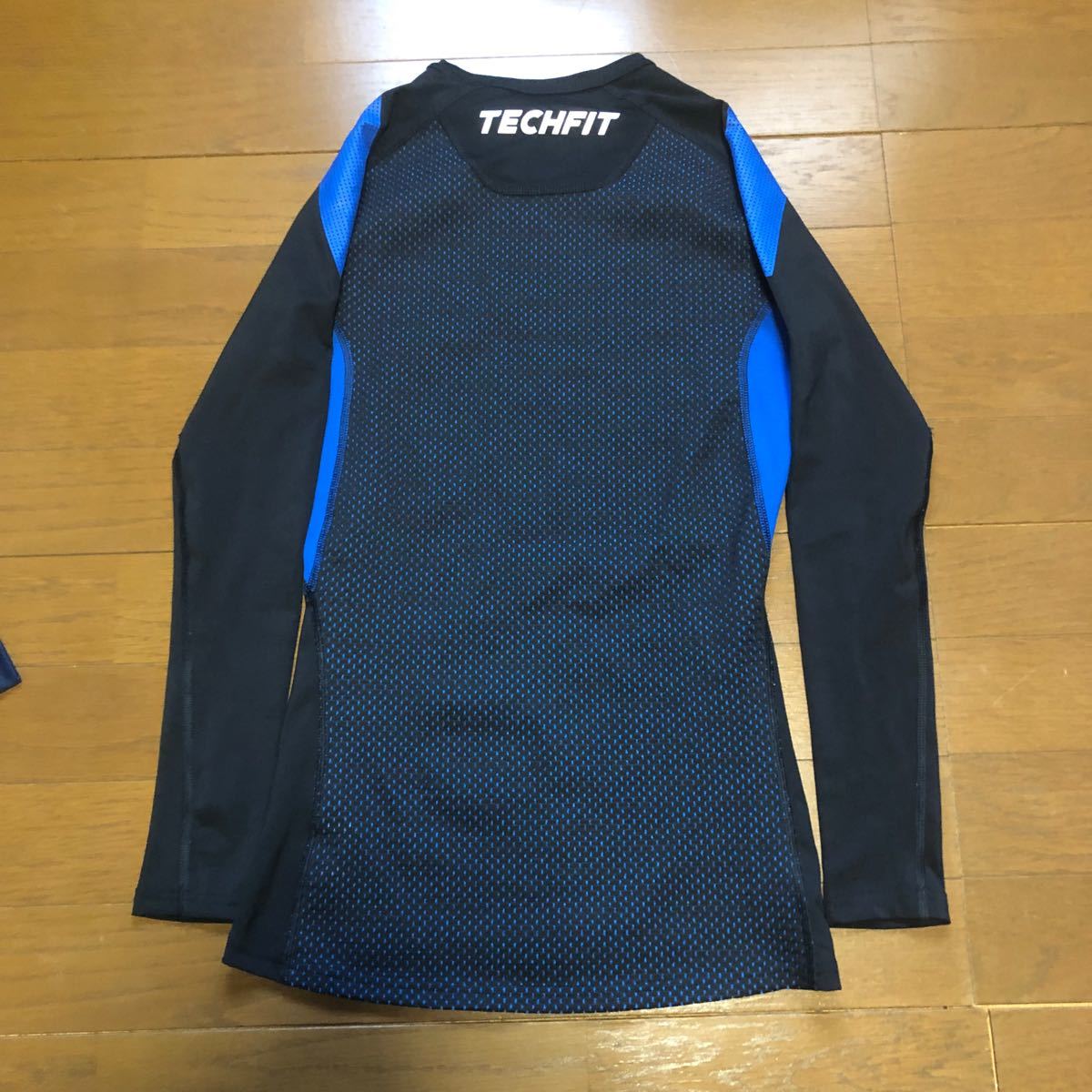 ADIDAS アディダス  コンプレッションシャツ インナーシャツ ロングスリーブ 長袖　techfit ロゴ　メンズ　スポーツ