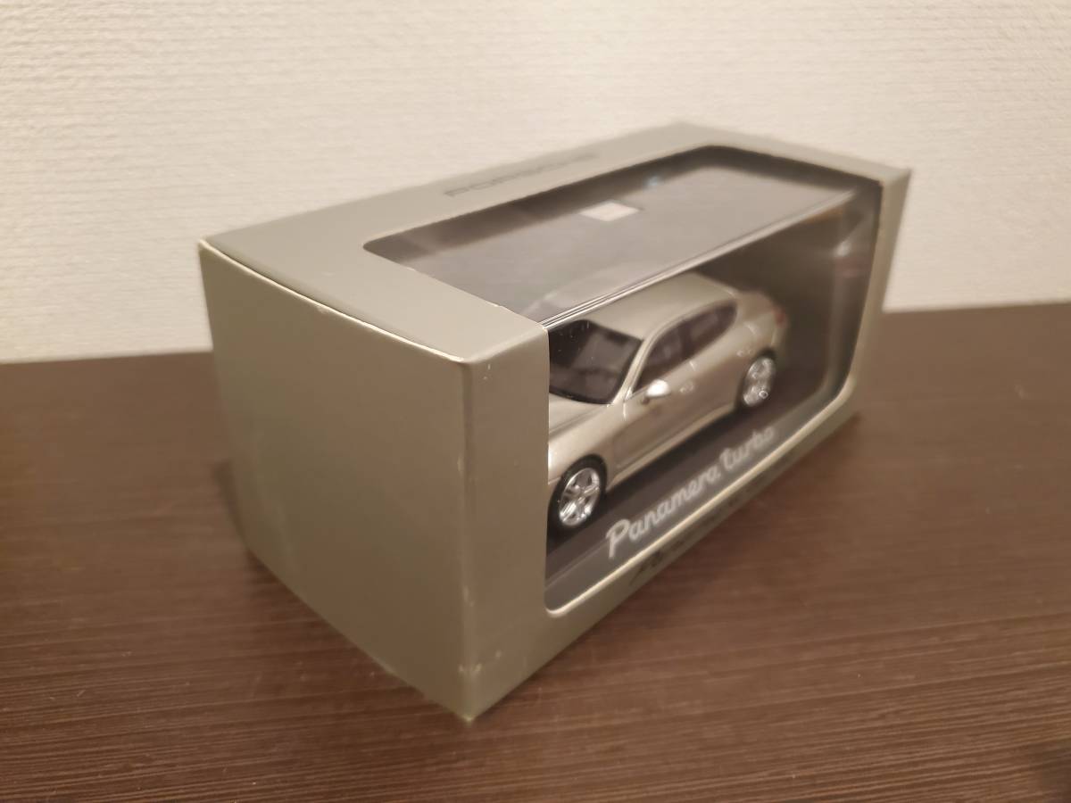 1/43 ポルシェ パナメーラ ターボ ディーラー特注 ミニカー シルバー