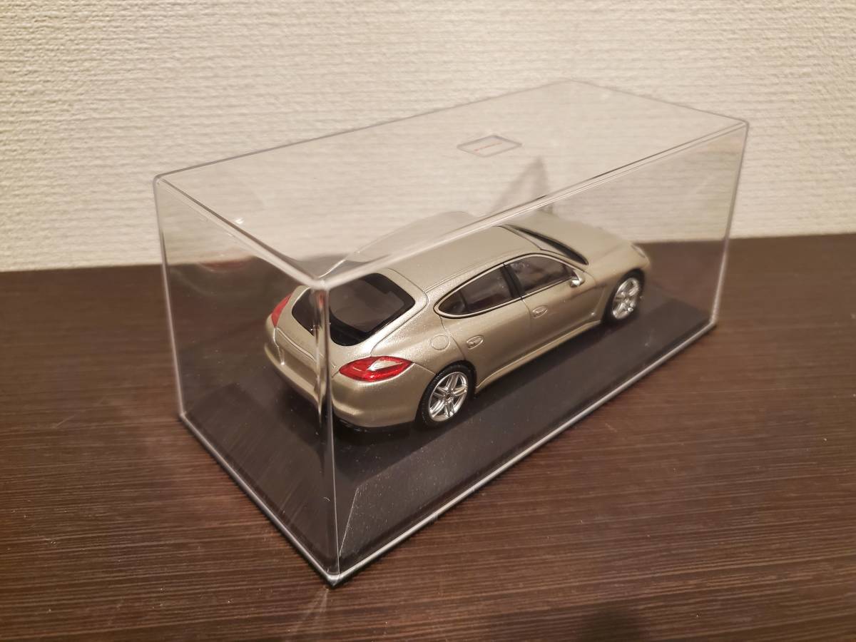 1/43 ポルシェ パナメーラ ターボ ディーラー特注 ミニカー シルバー