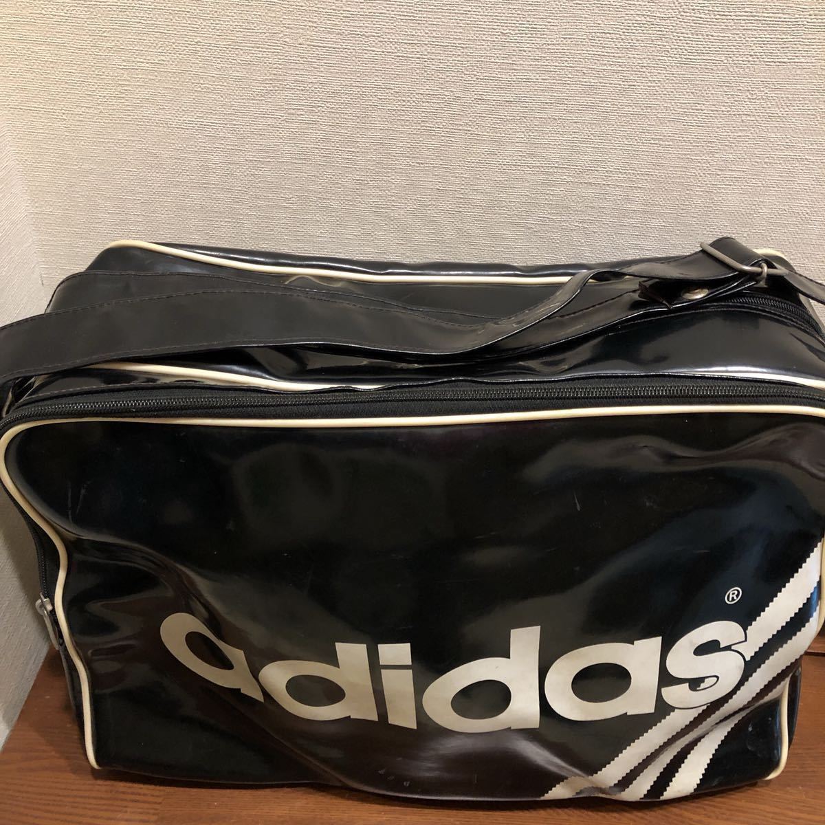 ヴィンテージ スポーツバッグ ショルダーバッグ adidas エナメルバッグ 