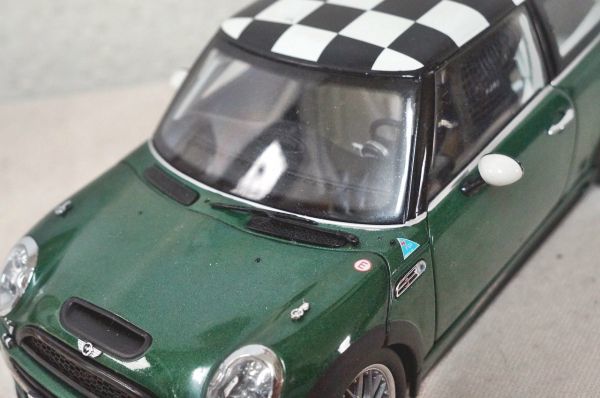  Kyosho Mini Cooper S John Cooper Works 1/18 миникар с дефектом 