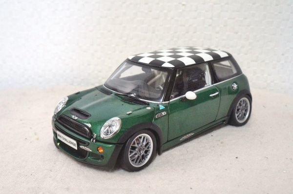  Kyosho Mini Cooper S John Cooper Works 1/18 миникар с дефектом 