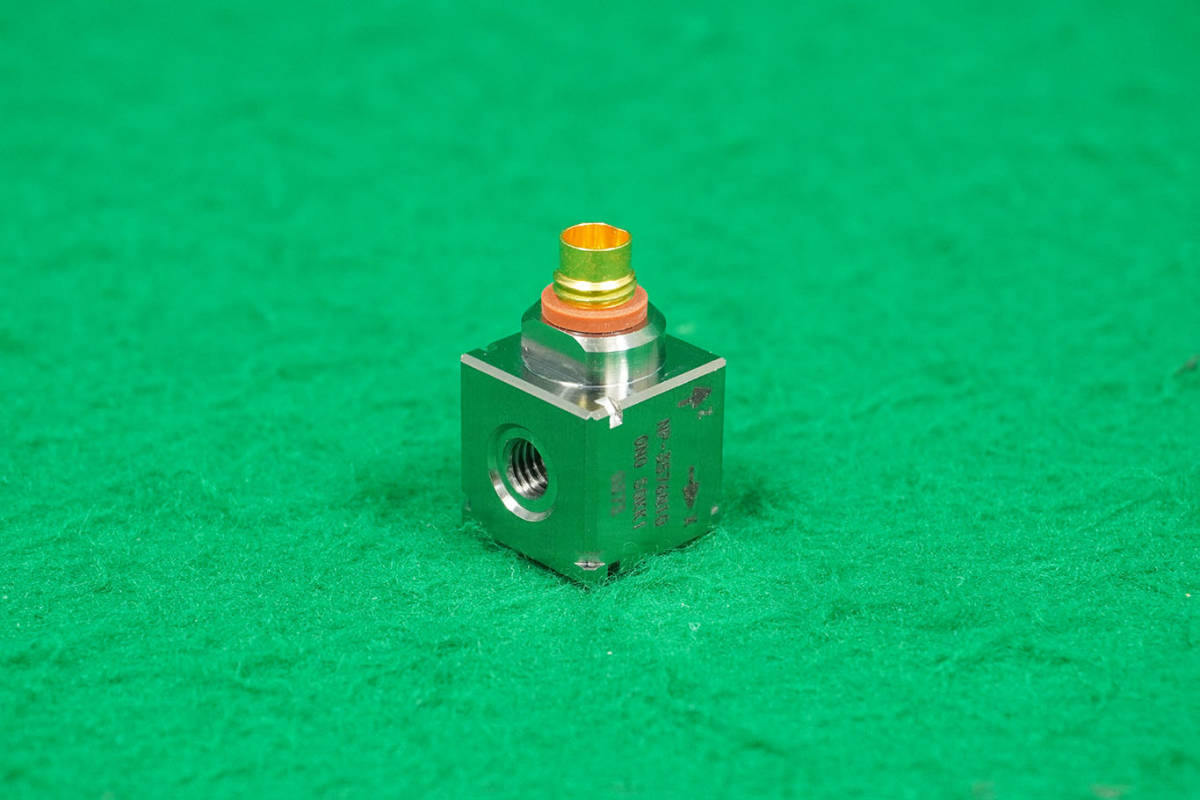 小野測器 TEDS 対応汎用3軸加速度ピックアップ NP-3576N10 小野測器 TEDS 対応汎用3軸加速度ピックアップ NP-3576N10