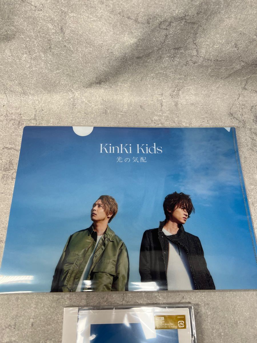 Kinki Kids 光の気配 (初回盤A) (CD+DVD-A) (クリアファイルA(A4サイズ)付)｜PayPayフリマ