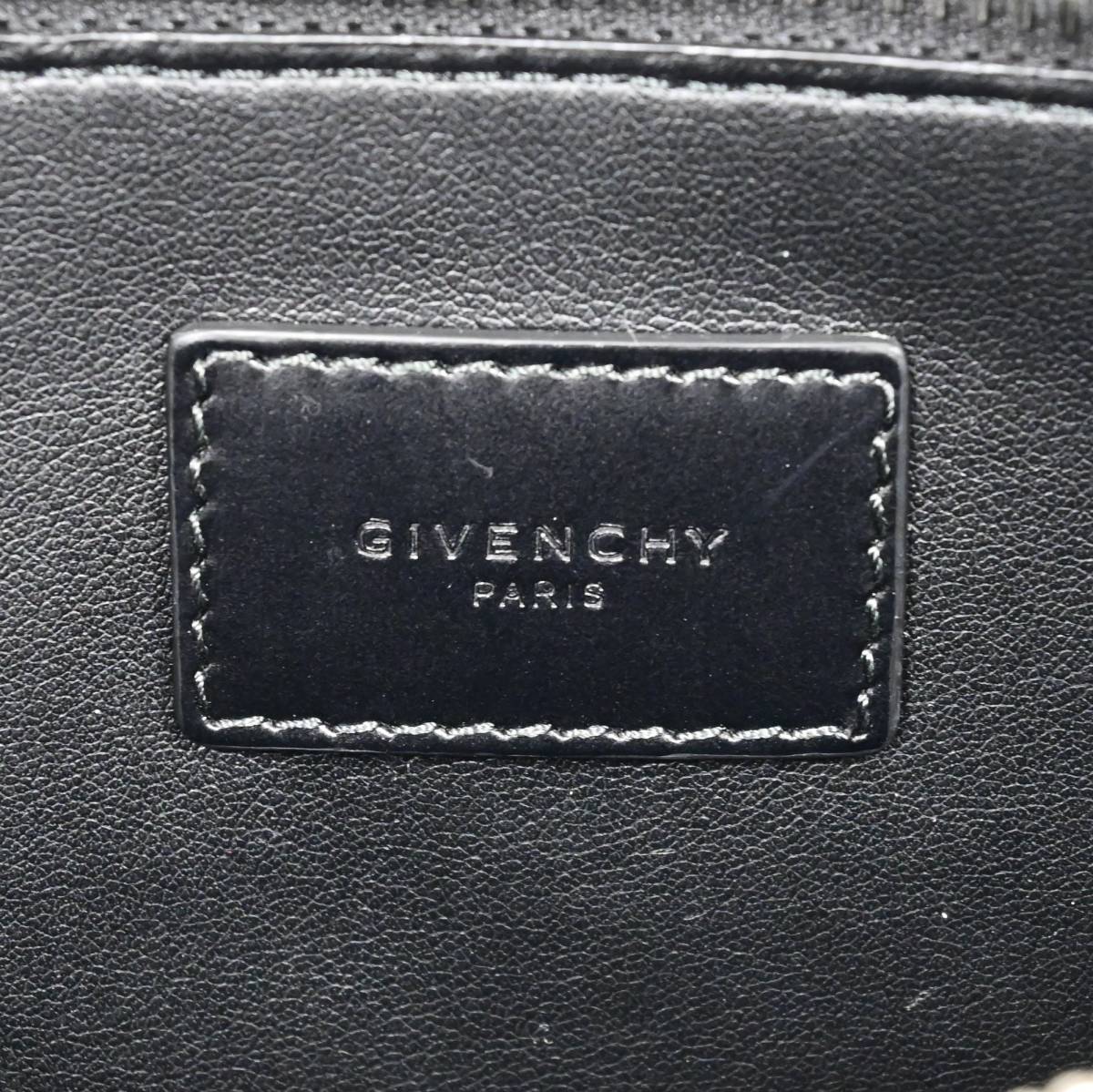 未使用品 ジバンシィ GIVENCHY クラッチバッグ SLG ZIPPED POUCH