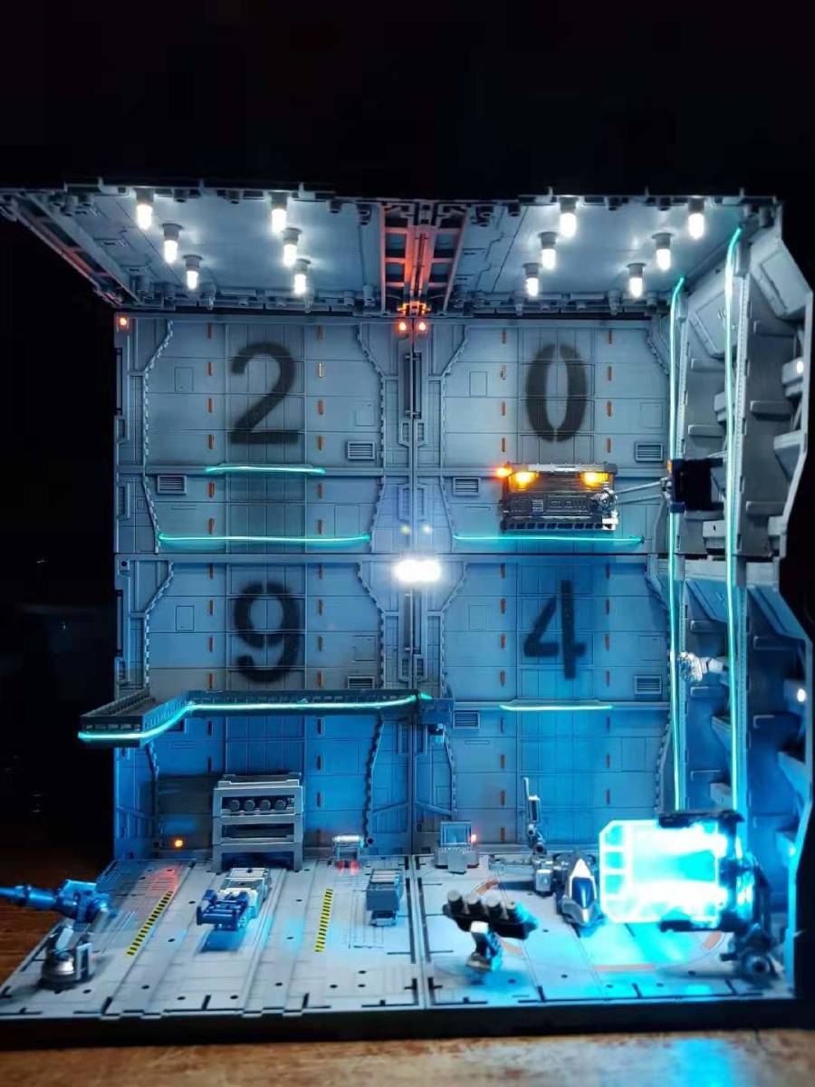 期間限定 数量限定 ガンダム 基地(ホワイト横33縦 格納庫 システムベース ジオラマ 完成品