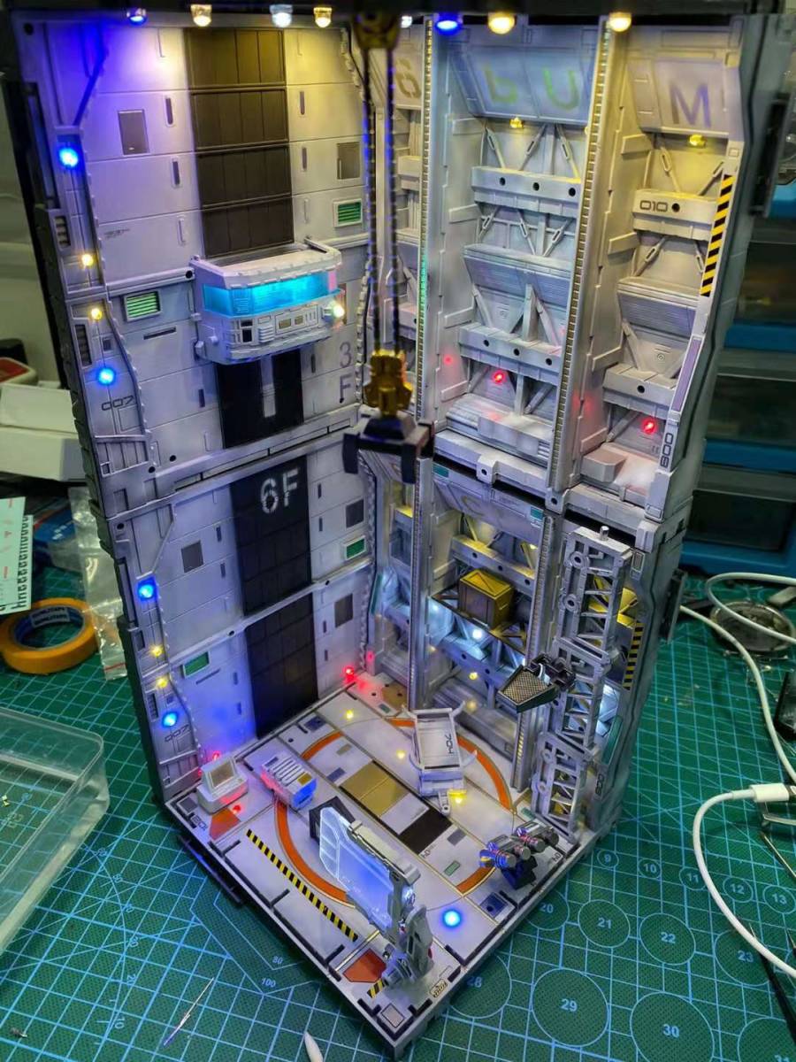 激安通販の ジオラマ作品 ガンダム システムベース 格納庫 基地(縦31cm 横 完成品