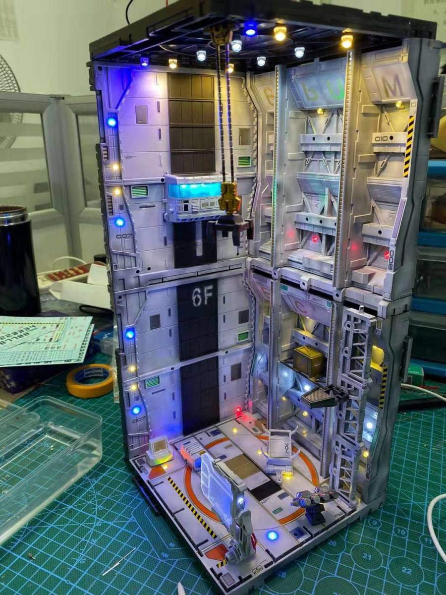 【メーカー直売】 ジオラマ作品 横 基地(縦31cm 格納庫 システムベース ガンダム 完成品