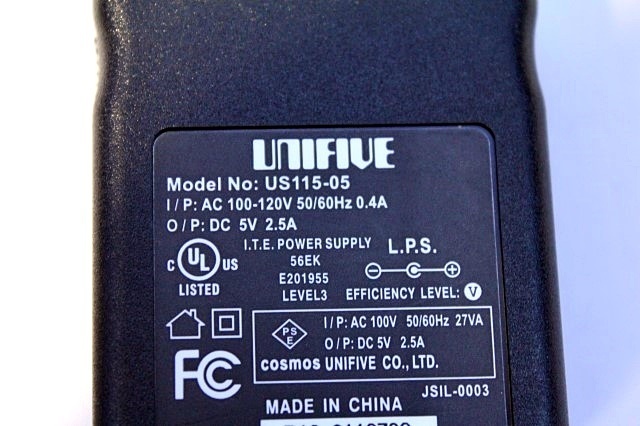 UNFIVE AC адаптор US115-05/ 5V2.5A/ наружный диаметр примерно 4mm внутренний диаметр примерно 1.5mm * Y