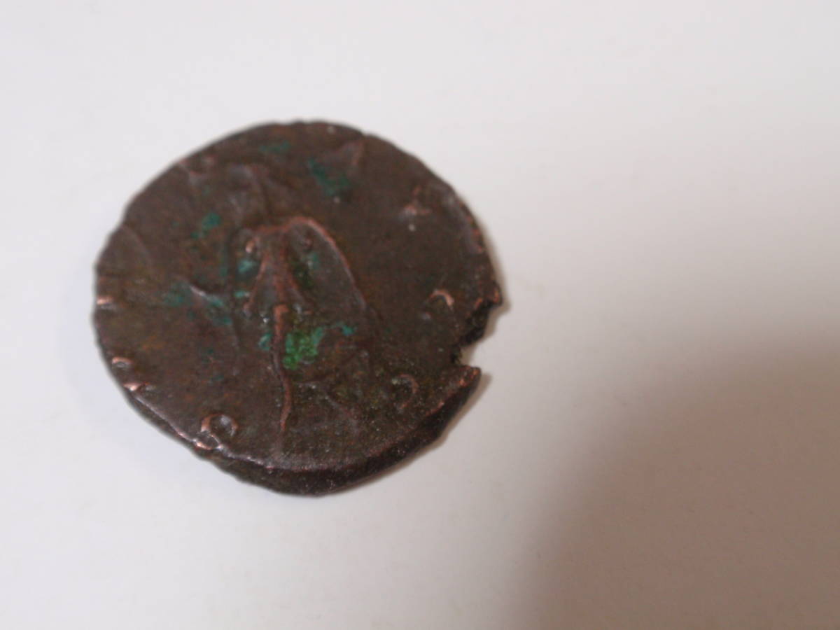 古代ローマコイン　銅貨　３～5世紀　直径：1．8ｃｍ　状態：中　（5_画像2