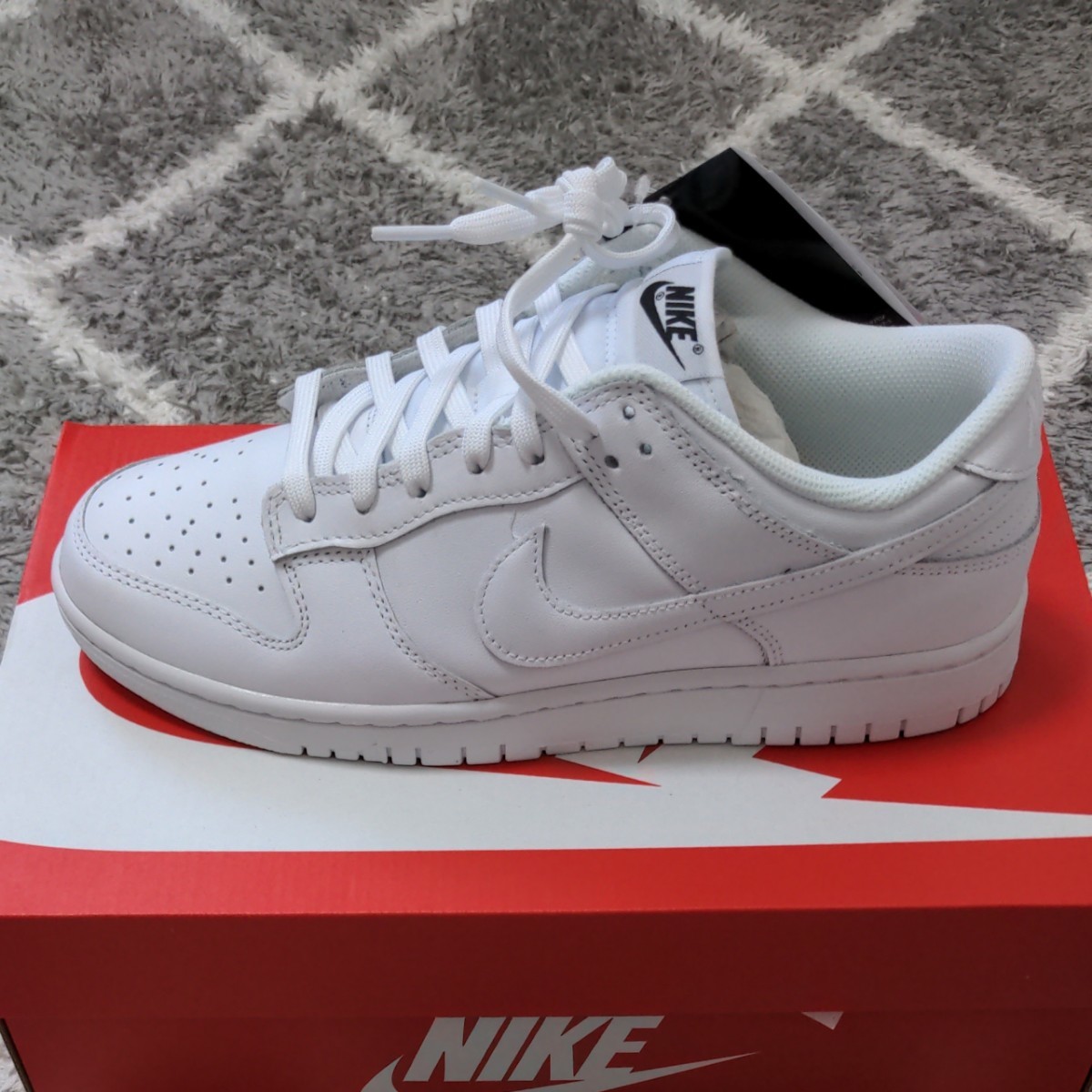 NIKE WMNS DUNK LOW TRIPLE WHITE 