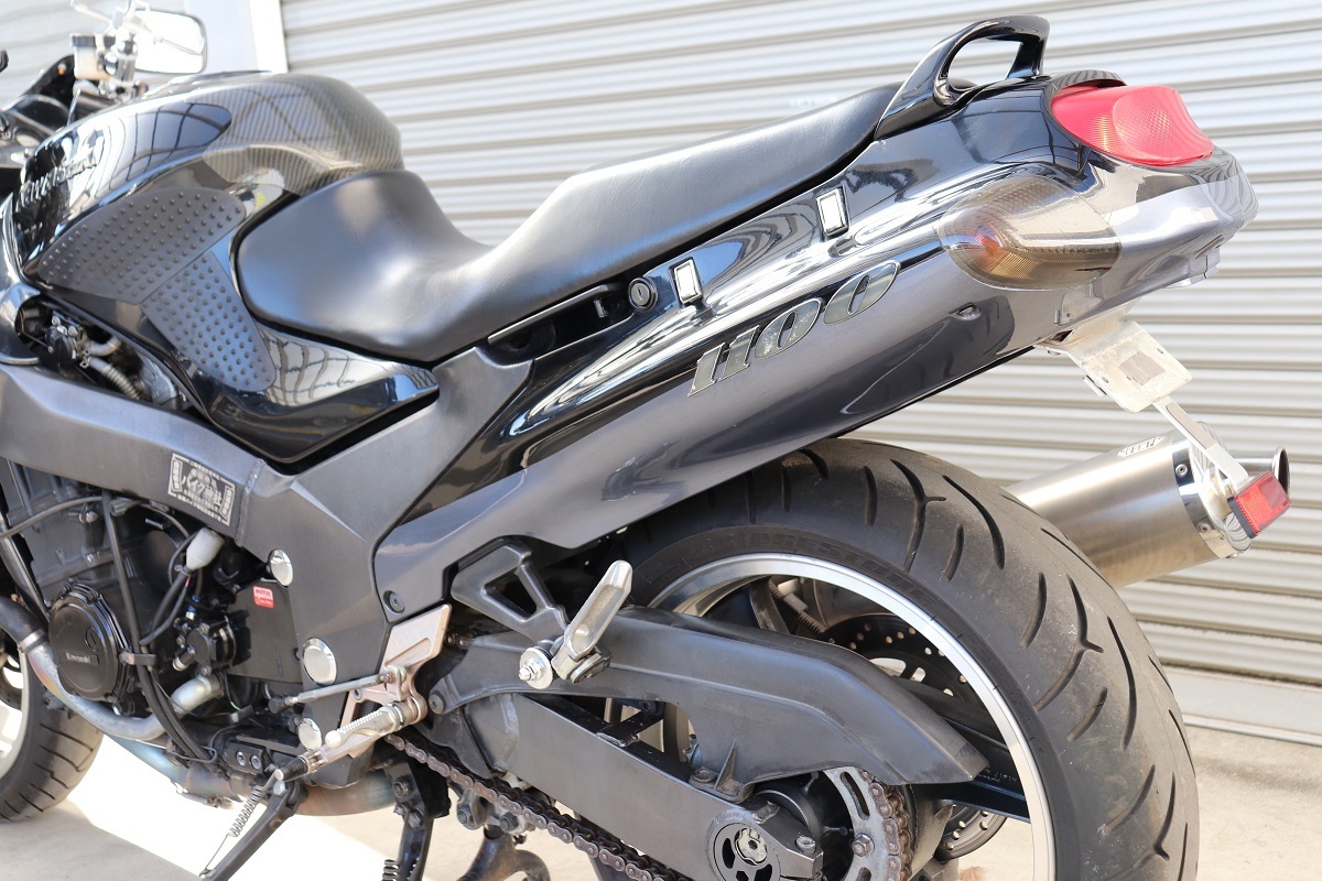 ZZR1100 黒フレームD型の後期320kmメーターフルパワー ZZ ZZR1100 黒フレームD型の後期320kmメーターフルパワー ZZ