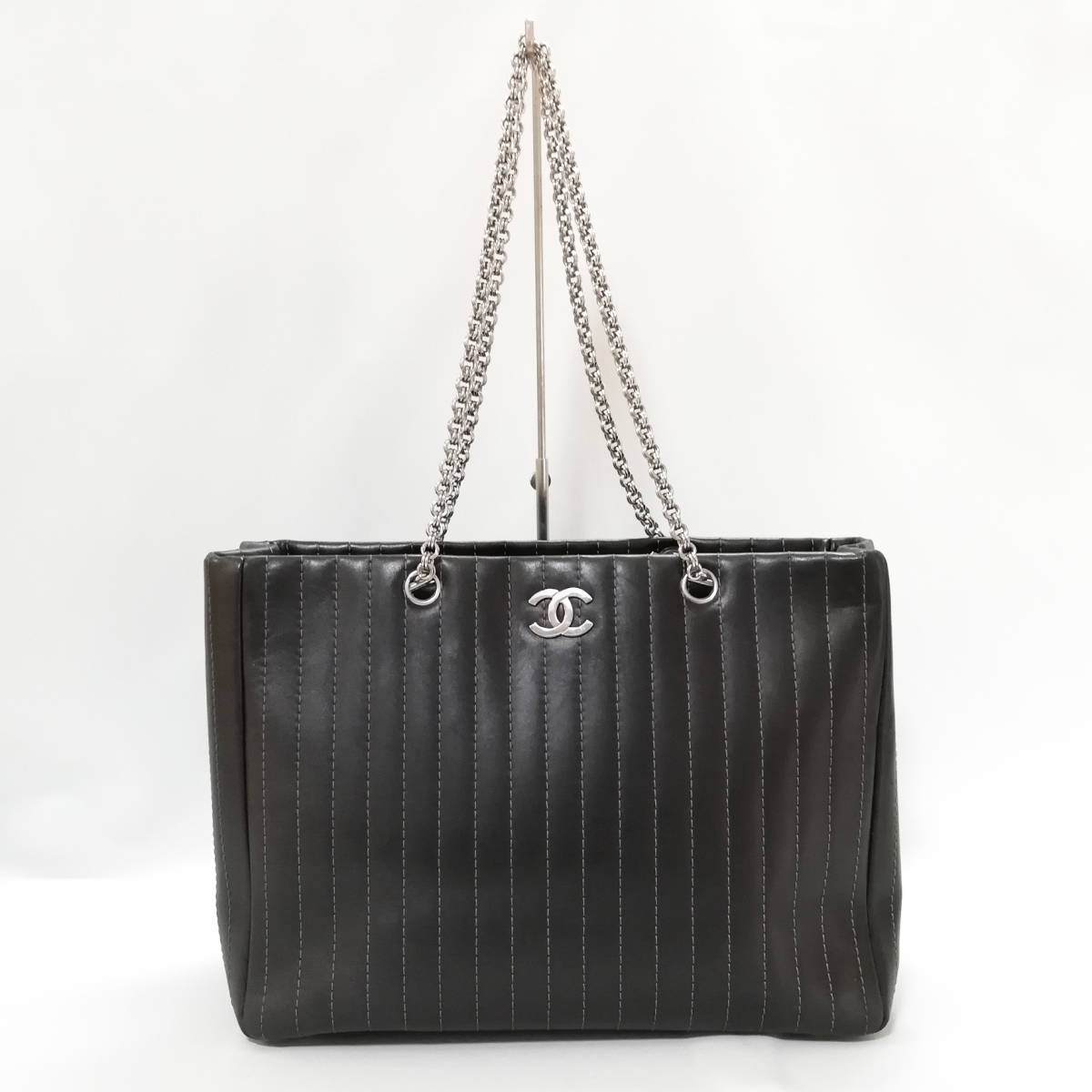 【美品】CHANEL（シャネル）マドモアゼル　縦ステッチ　チェーンショルダー　トートバッグ　希少レア　黒　女　レディース【送料無料】669