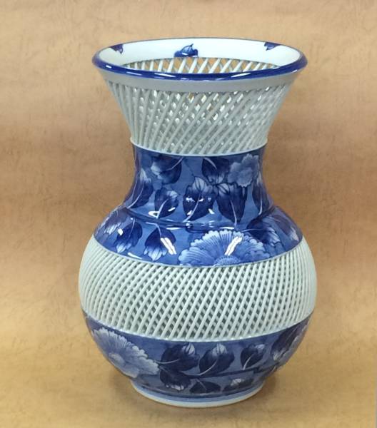 新品【即決】有田焼 波佐見焼 琴峰窯 網透かし 25cm 8号 花瓶 純正特注品 0525 有田焼 琴峰窯 透かし 波佐見焼 花瓶 陶芸